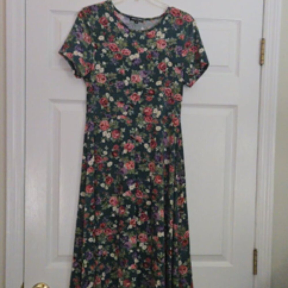 Ladies flowered midi dress never worn.  95% polyester 5% spandex
